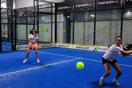 Imagen Las parejas femeninas suben su participación en la tercera jornada del Circuito Provincial de Pádel Indoor de la Diputación