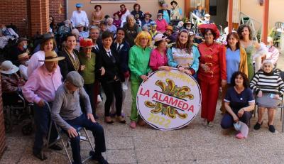 Imagen Los residentes del centro La Alameda copian las portadas de algunos discos para proponer un 2022 contra el cáncer