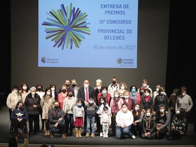 Imagen Los ganadores del Concurso de Belenes de la Diputación reciben sus premios sobre el escenario del Teatro Juan Bravo