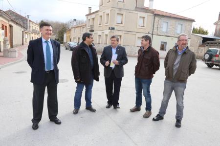 Imagen La Diputación subvencionará  la pavimentación del acceso al Cementerio en Fuentepiñel