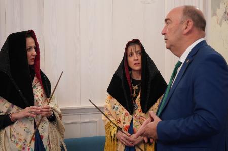 Imagen El presidente de la Diputación recibe en el Palacio Provincial a las alcaldesas de Zamarramala